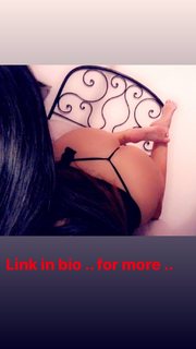 Claudia Romani feet photo thumbnail