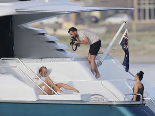 Pamela Anderson feet photo thumbnail