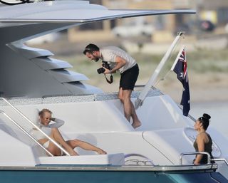 Pamela Anderson feet photo thumbnail