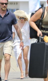 Pamela Anderson feet photo thumbnail