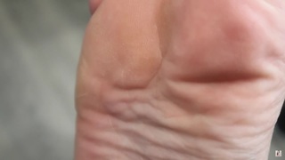 Rachel Ballinger feet photo thumbnail