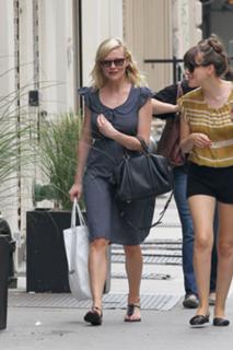 Kirsten Dunst feet photo thumbnail