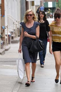 Kirsten Dunst feet photo thumbnail