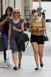 Kirsten Dunst feet photo thumbnail