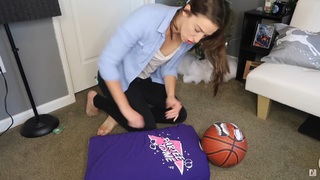 Rachel Ballinger feet photo thumbnail