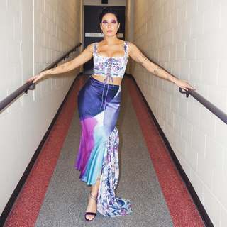 Halsey feet photo thumbnail