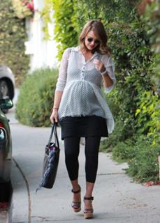 Jessica Alba feet photo thumbnail