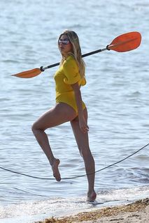 Hailey Bieber feet photo thumbnail