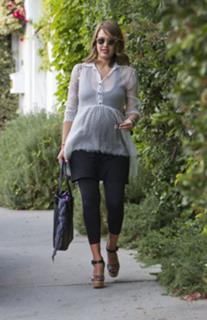 Jessica Alba feet photo thumbnail
