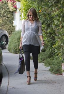 Jessica Alba feet photo thumbnail