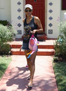 Halle Berry feet photo thumbnail