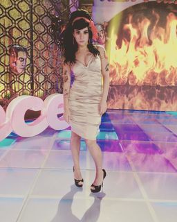Tania Rincón feet photo thumbnail