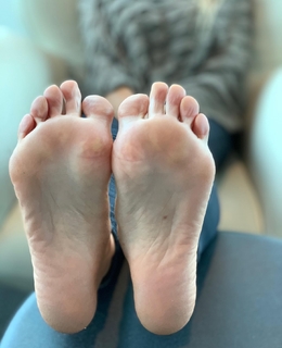 Kyle Unfug feet photo thumbnail