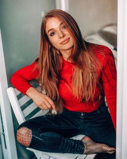 Lola Weippert feet photo thumbnail