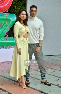 Kareena Kapoor feet photo thumbnail