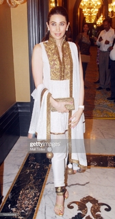 Karisma Kapoor feet photo thumbnail