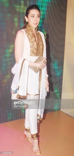 Karisma Kapoor feet photo thumbnail
