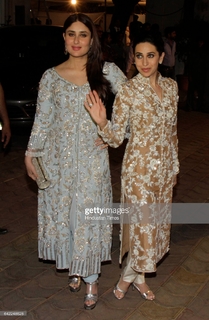 Karisma Kapoor feet photo thumbnail