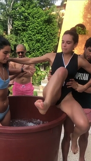 Tania Rincón feet photo thumbnail