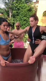 Tania Rincón feet photo thumbnail