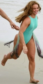 Paolla Oliveira feet photo thumbnail