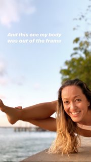 Kino MacGregor feet photo thumbnail