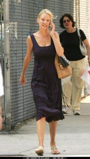 Uma Thurman feet photo thumbnail