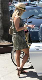 Reese Witherspoon feet photo thumbnail