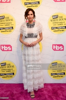 Minnie Driver feet photo thumbnail