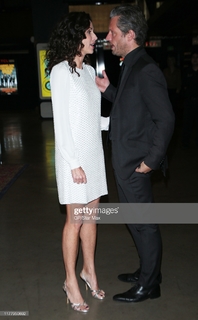 Minnie Driver feet photo thumbnail