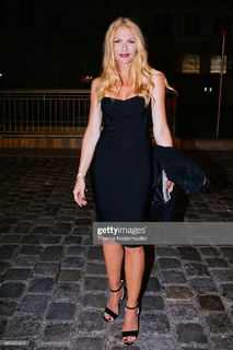 Sonya Kraus feet photo thumbnail