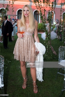 Sonya Kraus feet photo thumbnail