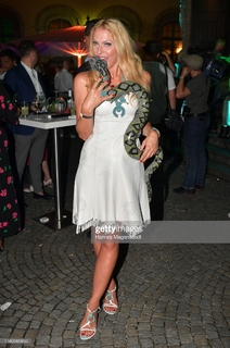 Sonya Kraus feet photo thumbnail