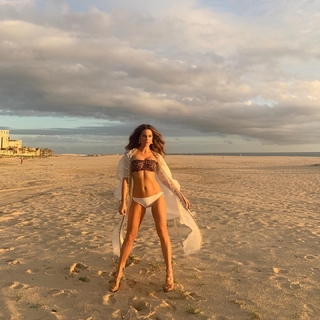 Kate Beckinsale feet photo thumbnail
