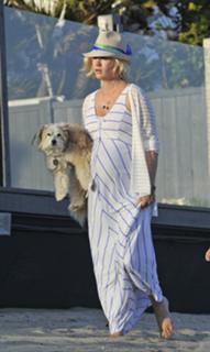 January Jones feet photo thumbnail