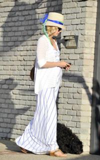 January Jones feet photo thumbnail