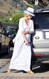 January Jones feet photo thumbnail