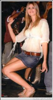 Elena Santarelli feet photo thumbnail