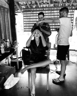 Isis Valverde feet photo thumbnail