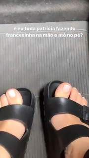 Kéfera Buchmann feet photo thumbnail
