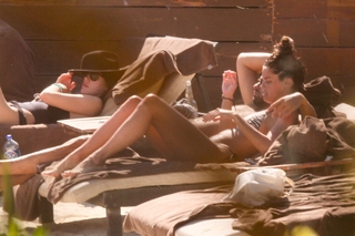 Sara Sampaio feet photo thumbnail