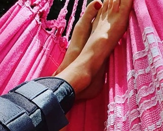 Nicole Neumann feet photo thumbnail