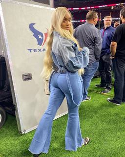 Jilly Anais feet photo thumbnail