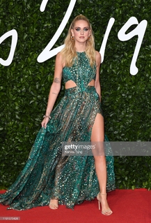 Chiara Ferragni feet photo thumbnail
