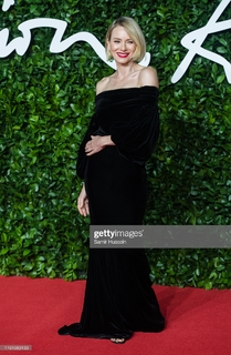 Naomi Watts feet photo thumbnail