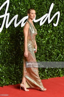 Rosie Huntington-Whiteley feet photo thumbnail