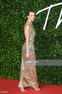Rosie Huntington-Whiteley feet photo thumbnail