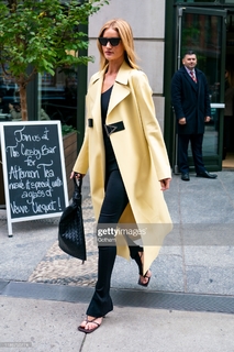 Rosie Huntington-Whiteley feet photo thumbnail