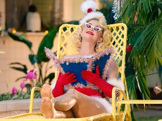 Katy Perry feet photo thumbnail