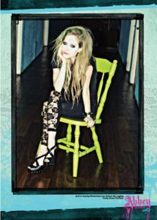 Avril Lavigne feet photo thumbnail
